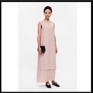 𝙲𝙾𝚂 V-Neck Layered Tank Dress with pockets Light and breezy fabric Size 4